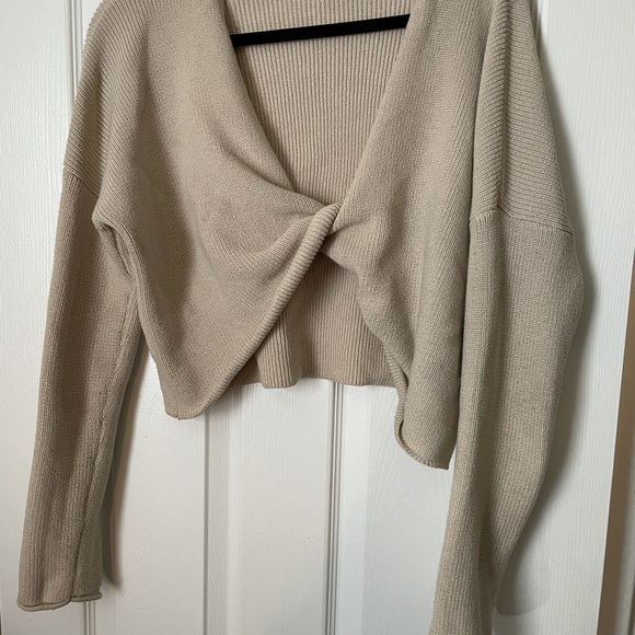 Crop/pullover sweater - Picture 2 of 2
